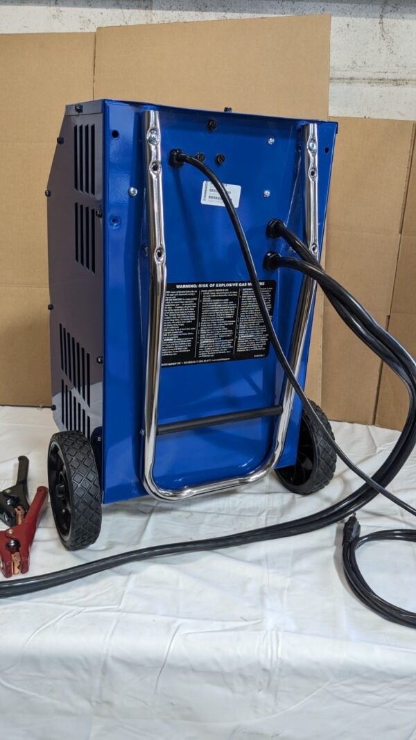 ASSOCIATED EQUIPMENT Automatic Charger / Battery Maintainer 12 & 24VDC ESS6011