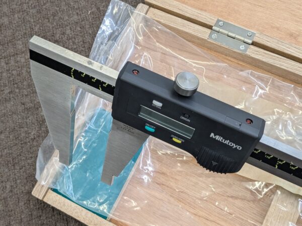 Mitutoyo Absolute Digimatic Nib Jaw Caliper 0 to 40"/1000mm Range 550-227-10