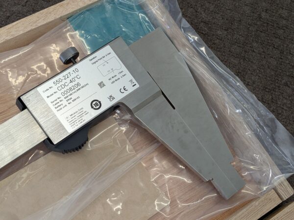 Mitutoyo Absolute Digimatic Nib Jaw Caliper 0 to 40"/1000mm Range 550-227-10