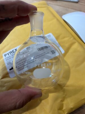 Pyrex round-bottom boiling flask, short neck CLS4321A100
