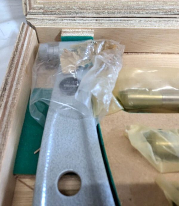 MITUTOYO Mechanical Interchangeable Anvil Micrometer 24" to 30" 104-203
