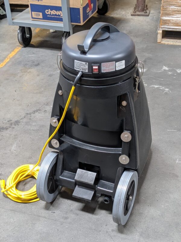 Clarke Summit Pro Wet / Dry Vacuum w/ 18" Front Mounted Squeegee CLARKE18WD
