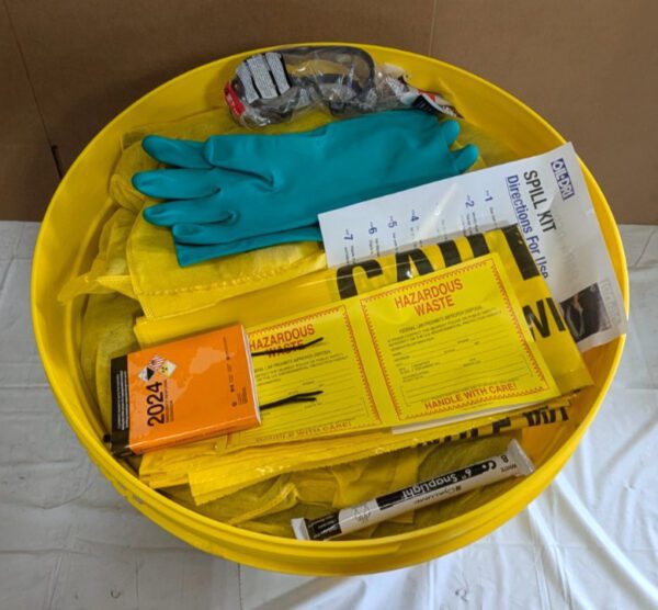 OIL-DRI Spill Kit for Chemical & Hazardous Materials 20 Gal Capacity L90894