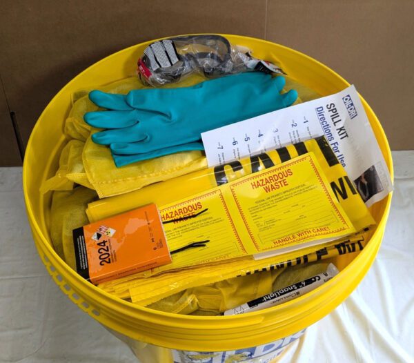 OIL-DRI Spill Kit for Chemical & Hazardous Materials 20 Gal Capacity L90894