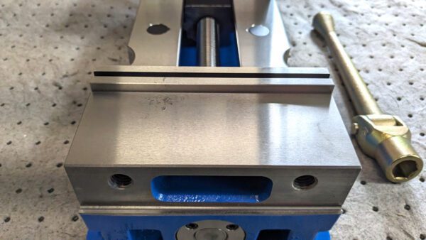 KURT Machine Vise 6" Jaw Width 9" Opening DX6 Scratch & Dent