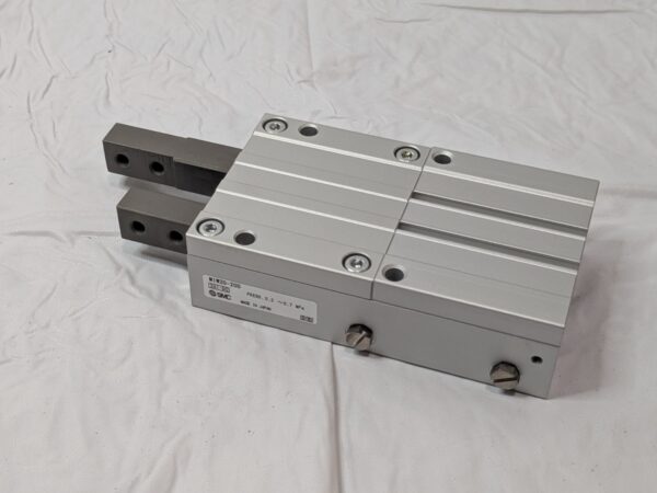 SMC Slider Guide Cylinder 2-Finger Escapement 20x20mm Stroke MIW20-20D