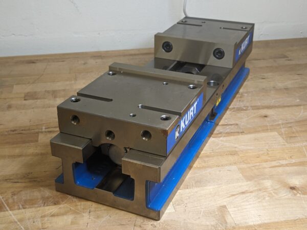 Kurt Self Centering Vise 6" Jaw Width 8" Opening Capacity SCD640