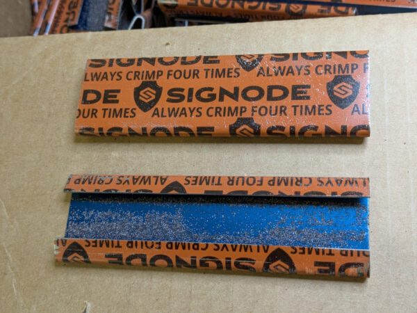 Lot of 500 Signode Steel Strapping Seals w/ Sandpaper Bottom 4-3/4" x 1-1/4"