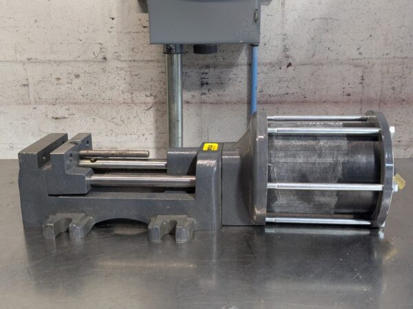 Heinrich Air Vise w/ Double Acting Cylinder 4" Jaw Width DA-4401 Parts / Repair