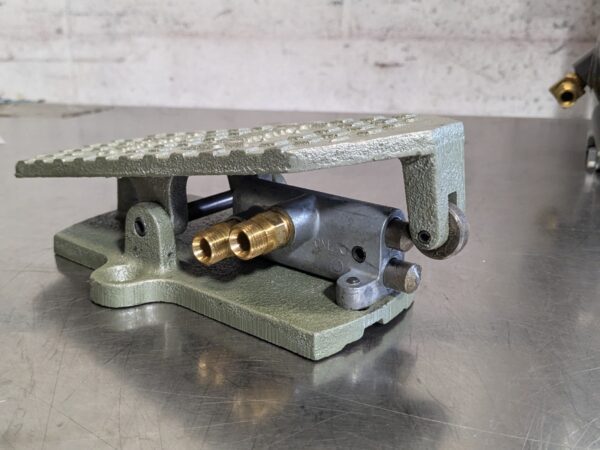Heinrich Air Vise w/ Double Acting Cylinder 4" Jaw Width DA-4401 Parts / Repair