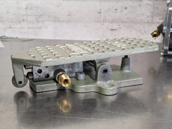 Heinrich Air Vise w/ Double Acting Cylinder 4" Jaw Width DA-4401 Parts / Repair