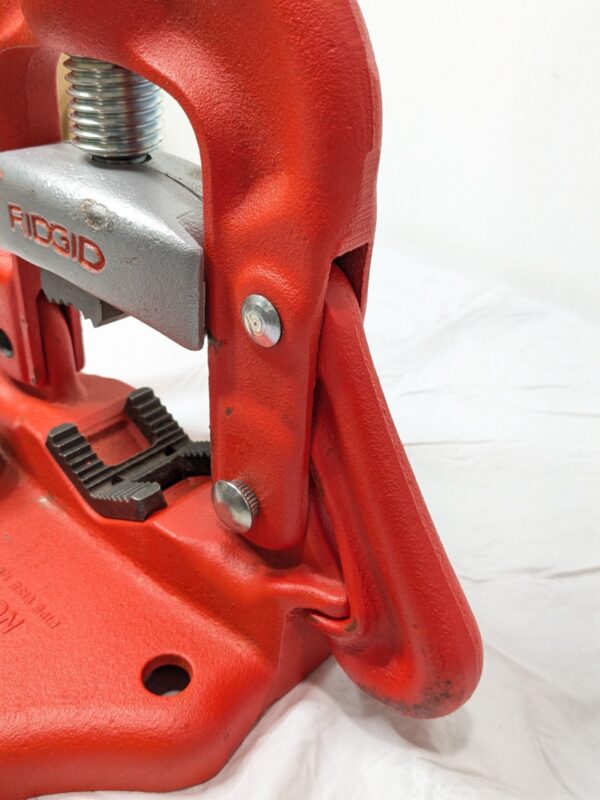 RIDGID Bench Yoke Vise 1/8 - 3"/3-75MM No 23A 40090 INCOMPLETE