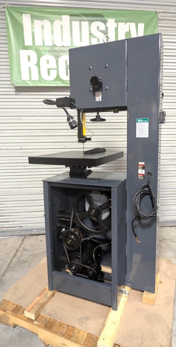 DAKE V-16 Vertical Bandsaw - 220/440V 3PH 2HP 987030 *Shipping Damage*