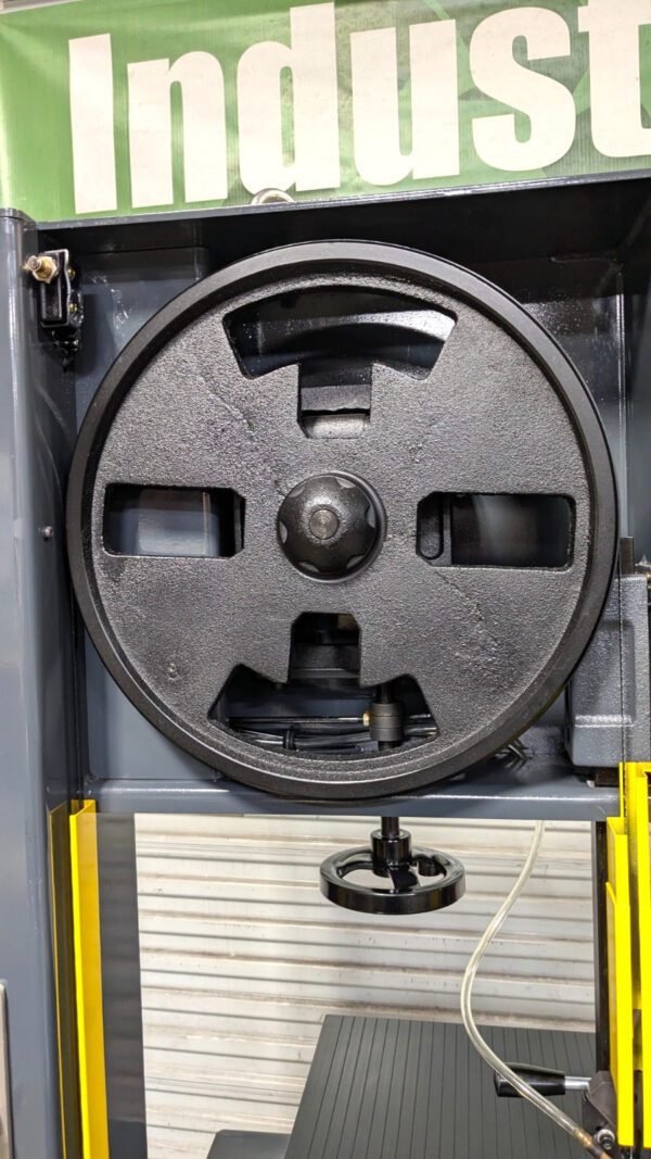 DAKE V-16 Vertical Bandsaw - 220/440V 3PH 2HP 987030 *Shipping Damage*
