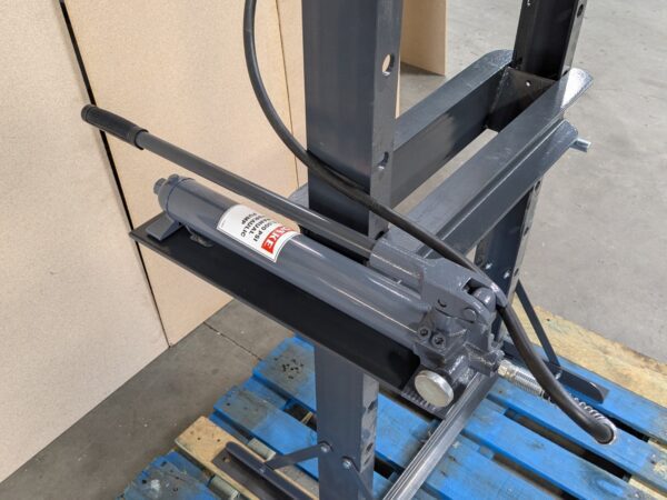 Dake Manual Hydraulic Shop Press 20 Ton Max. Pressure 8" Stroke 972220