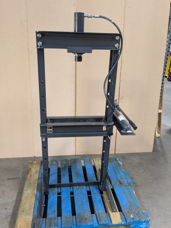 Dake Manual Hydraulic Shop Press 20 Ton Max. Pressure 8" Stroke 972220