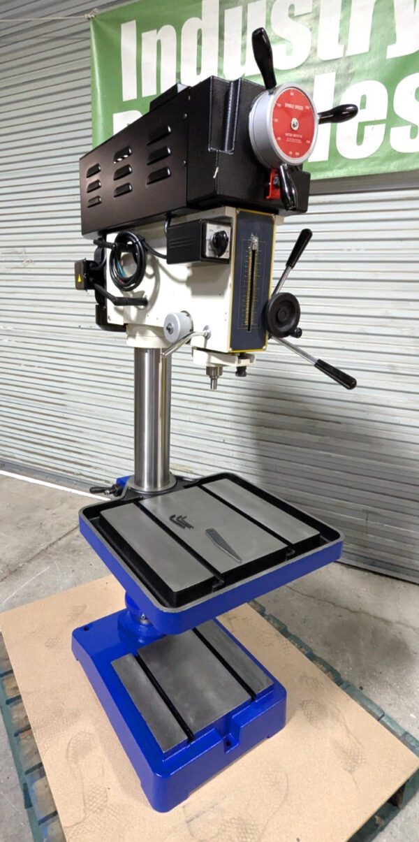 Vectrax Mill / Drill Machine 20" Swing 170 - 2000 RPM 220v 3ph *Scratch & Dent*