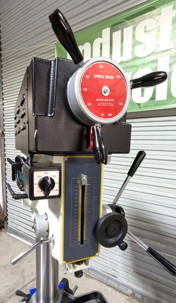 Vectrax Mill / Drill Machine 20" Swing 170 - 2000 RPM 220v 3ph *Scratch & Dent*