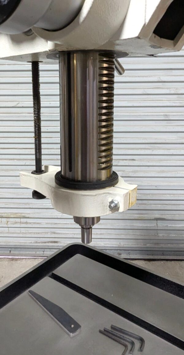 Vectrax Mill / Drill Machine 20" Swing 170 - 2000 RPM 220v 3ph *Scratch & Dent*