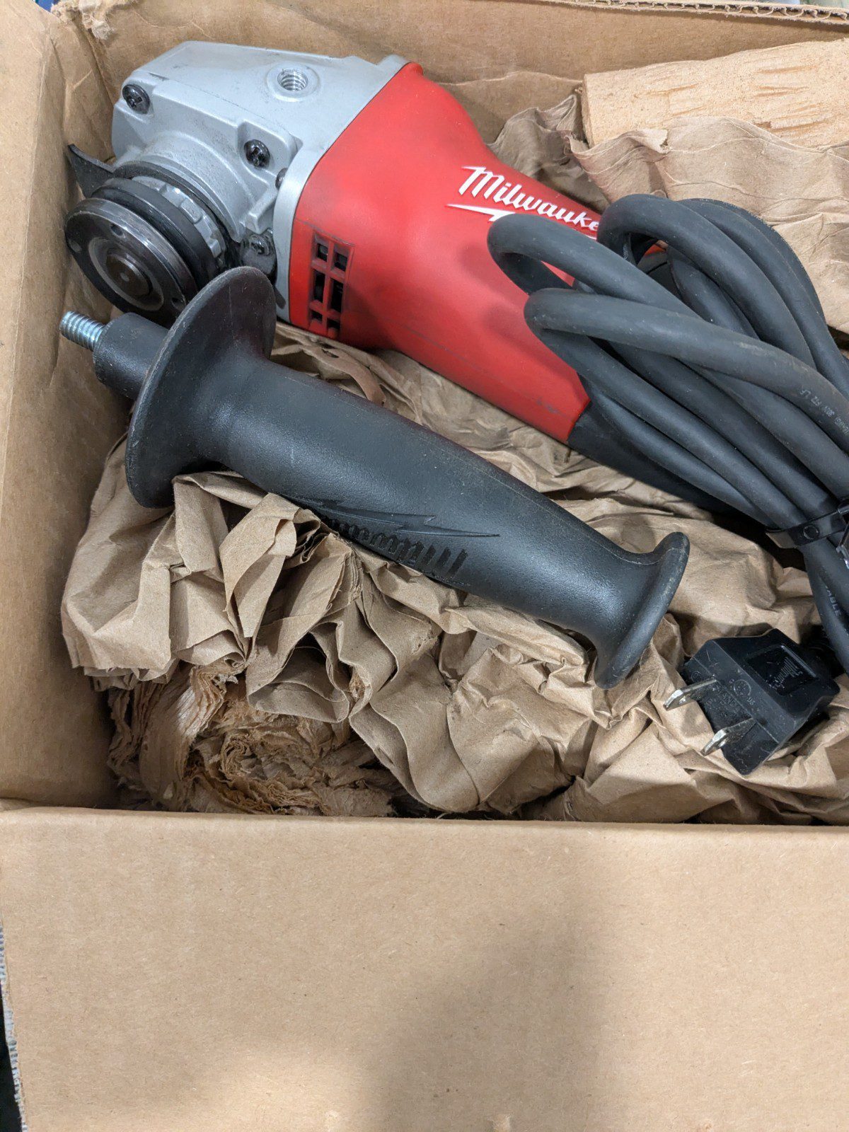 Milwaukee Corded Angle Grinder: 4-1/2" Wheel Dia, 11,000 RPM 6130-33 INCOMPLETE