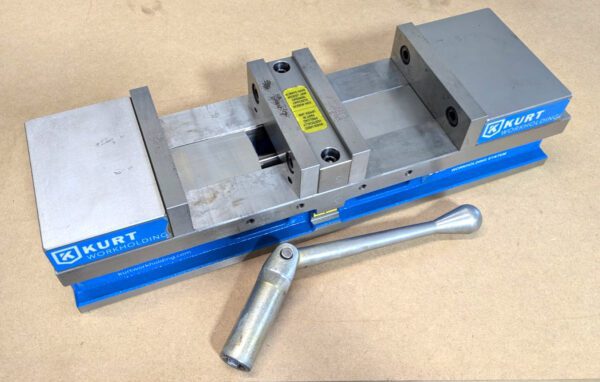 Kurt Double-Station Machine Vise 6" Jaw Width 4" Jaw Opening *Lightly Used*