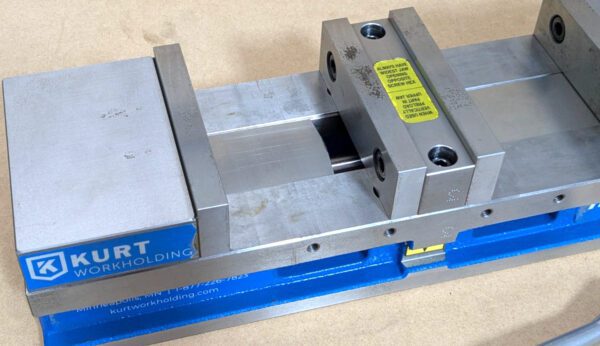 Kurt Double-Station Machine Vise 6" Jaw Width 4" Jaw Opening *Lightly Used*