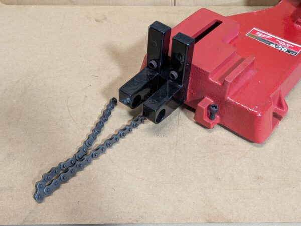 Milwaukee Portable Bandsaw Table w/ Heavy Duty Clamping Chain 48-08-0260