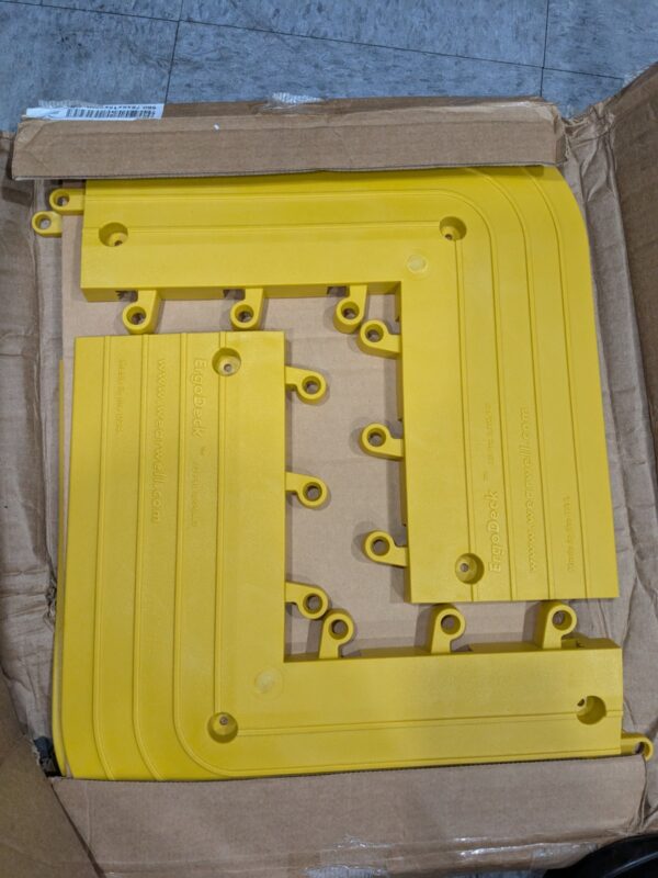 ErgoDeck HD Outside Corner Yellow 7/8" x 6" x 15" x 15" 4pk 560.78X6X15X15YLCS4