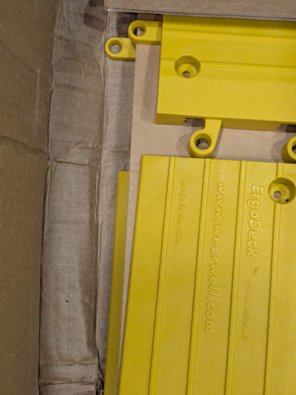 ErgoDeck HD Outside Corner Yellow 7/8" x 6" x 15" x 15" 4pk 560.78X6X15X15YLCS4