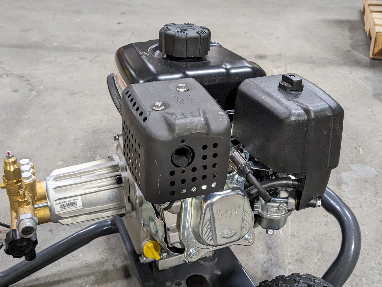 Briggs and Stratton 020775A Gas Powered Cold Water Pressure Washer 3400 PSI