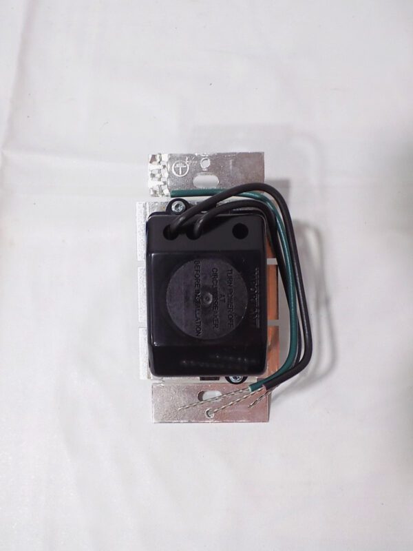Lutron S-600P-BR Skylark 600W Single Pole Preset Dimmer w/Rocker Switch Brown
