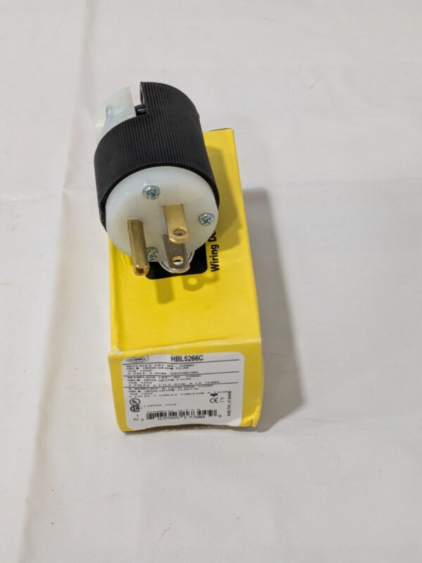 Hubbell Straight Blade Plug: 5-15P, 125VAC, Black & White HBL5266C
