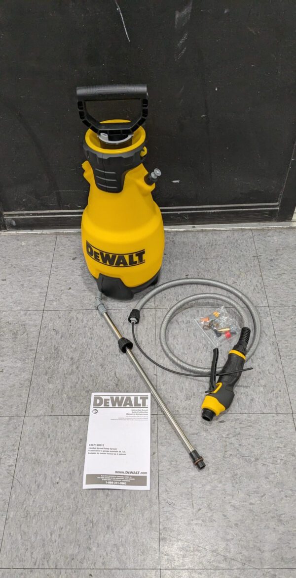 DeWalt 2 gal Chemical-Resistant Manual Pump Sprayer 190612