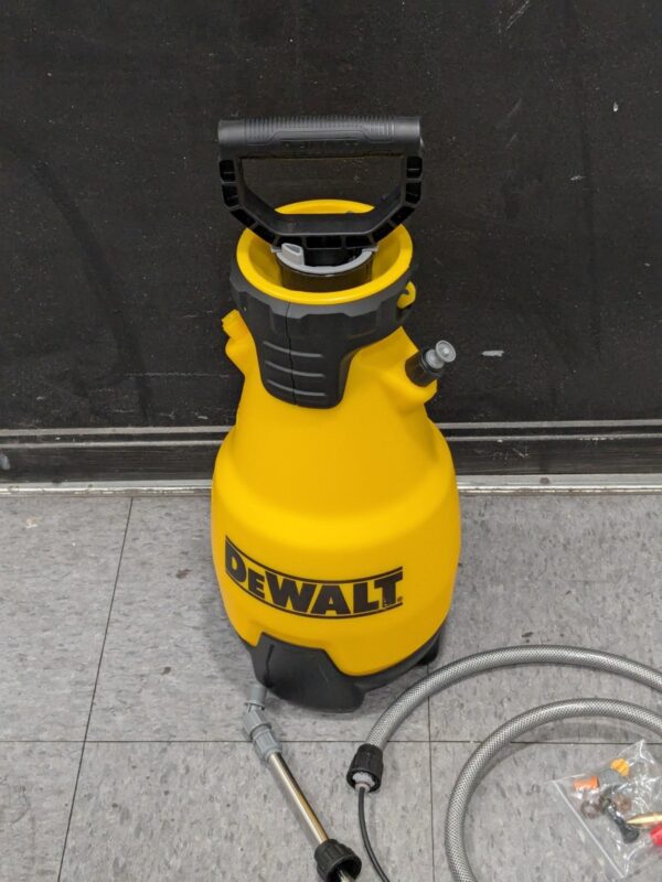 DeWalt 2 gal Chemical-Resistant Manual Pump Sprayer 190612